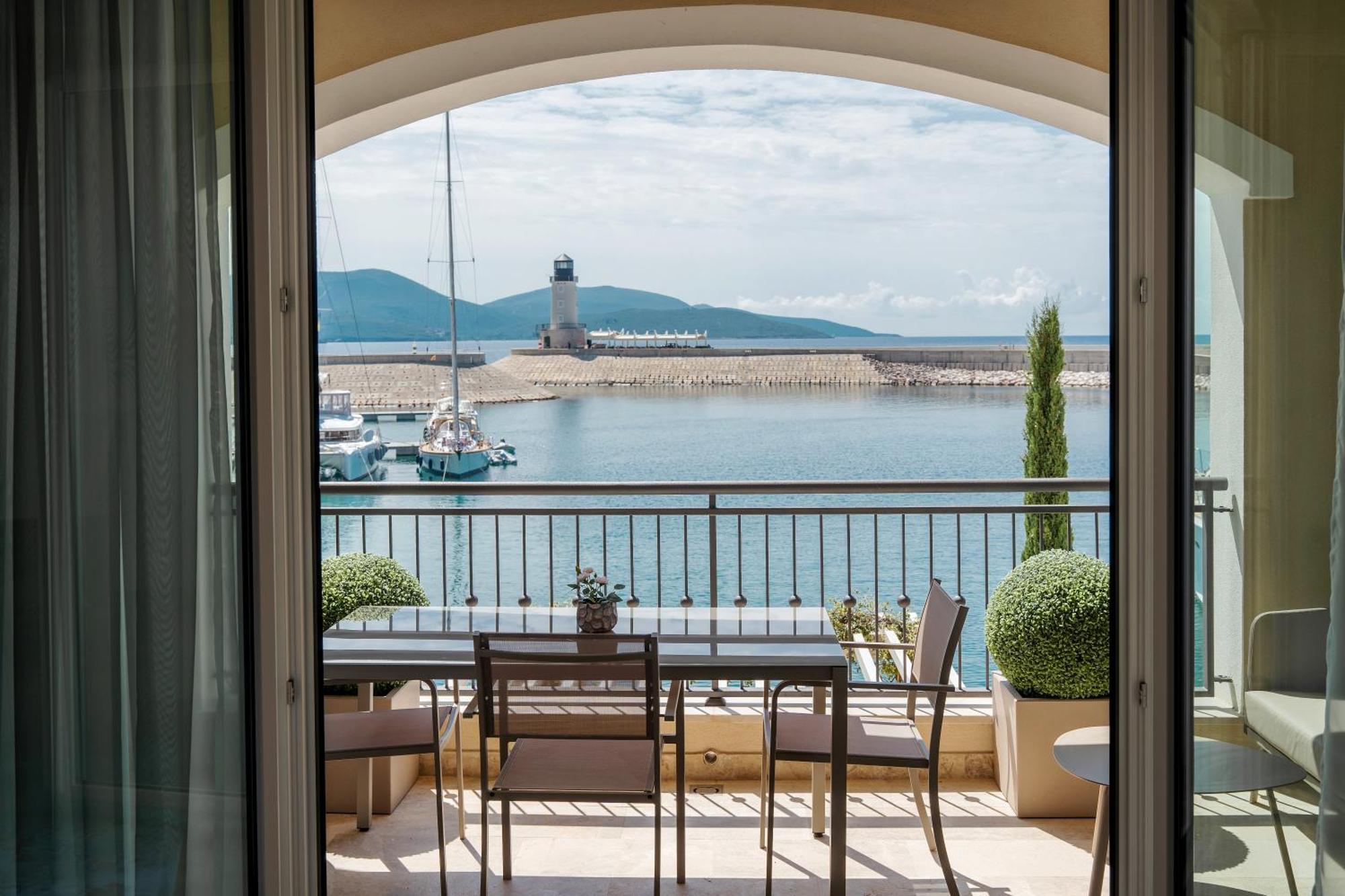 Ferienwohnung Lustica Bay Tivat Exterior foto