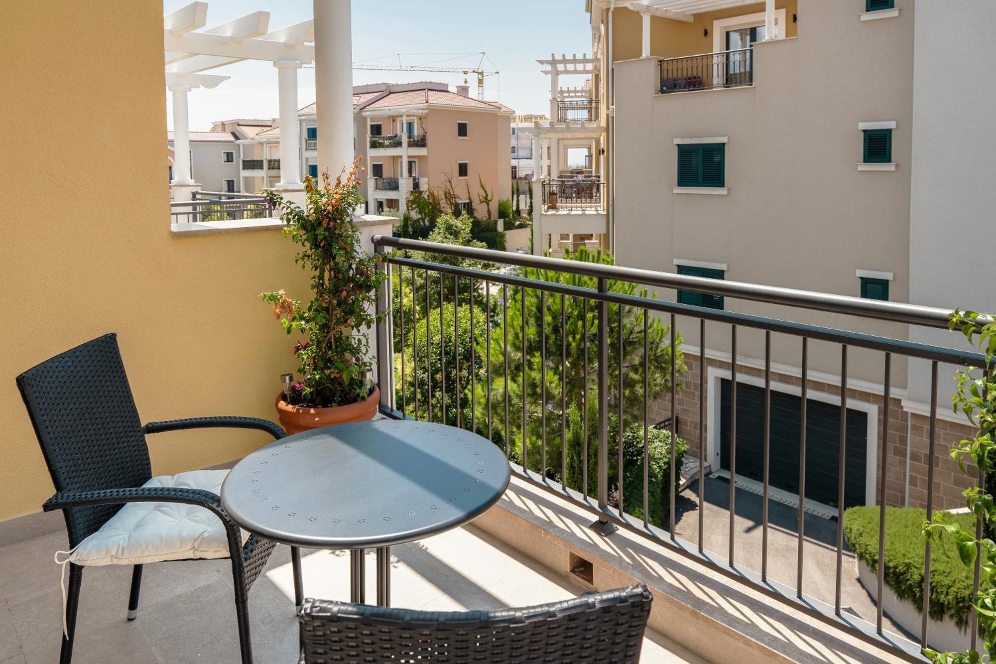 Ferienwohnung Lustica Bay Tivat Exterior foto