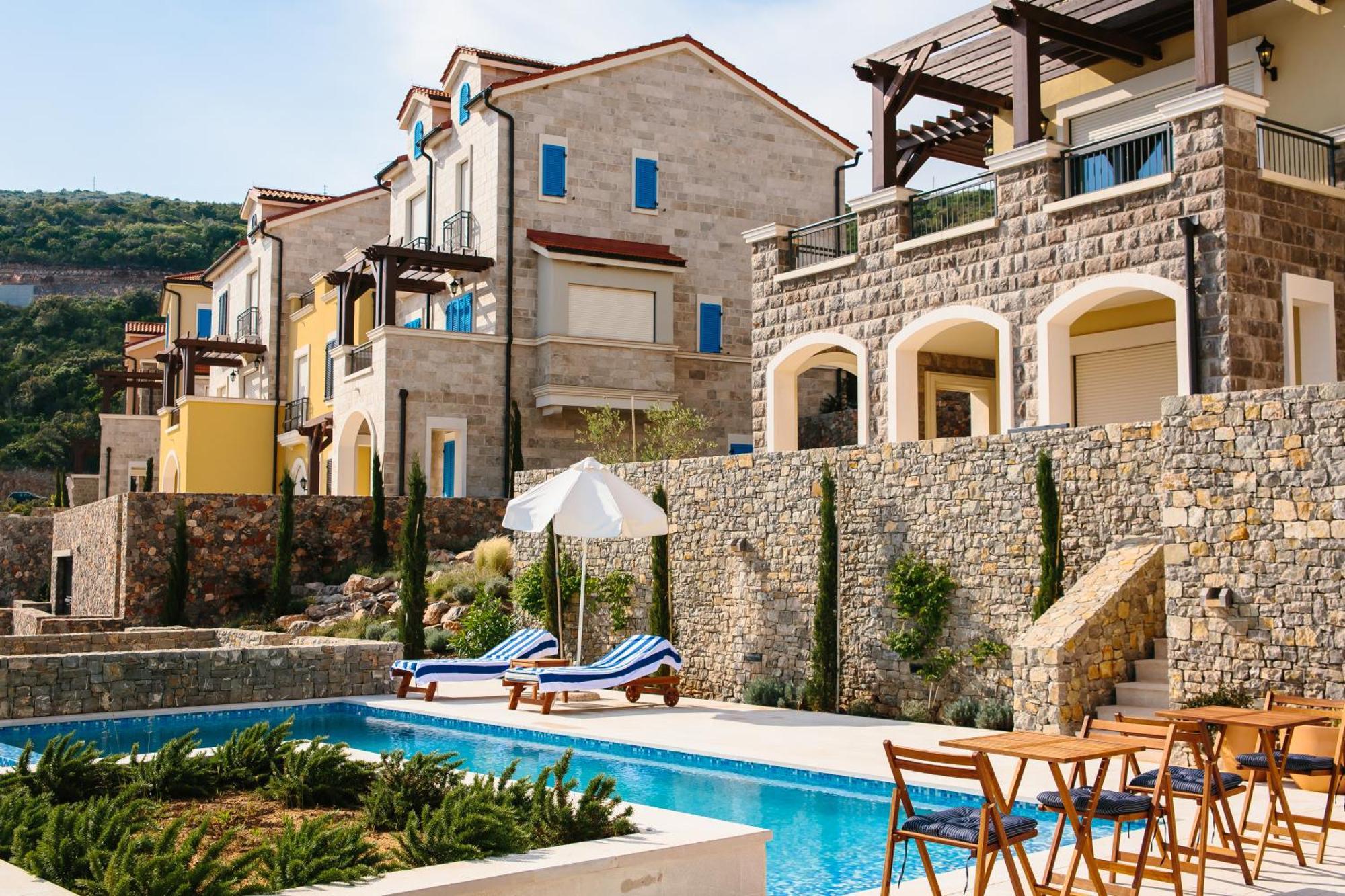 Ferienwohnung Lustica Bay Tivat Exterior foto