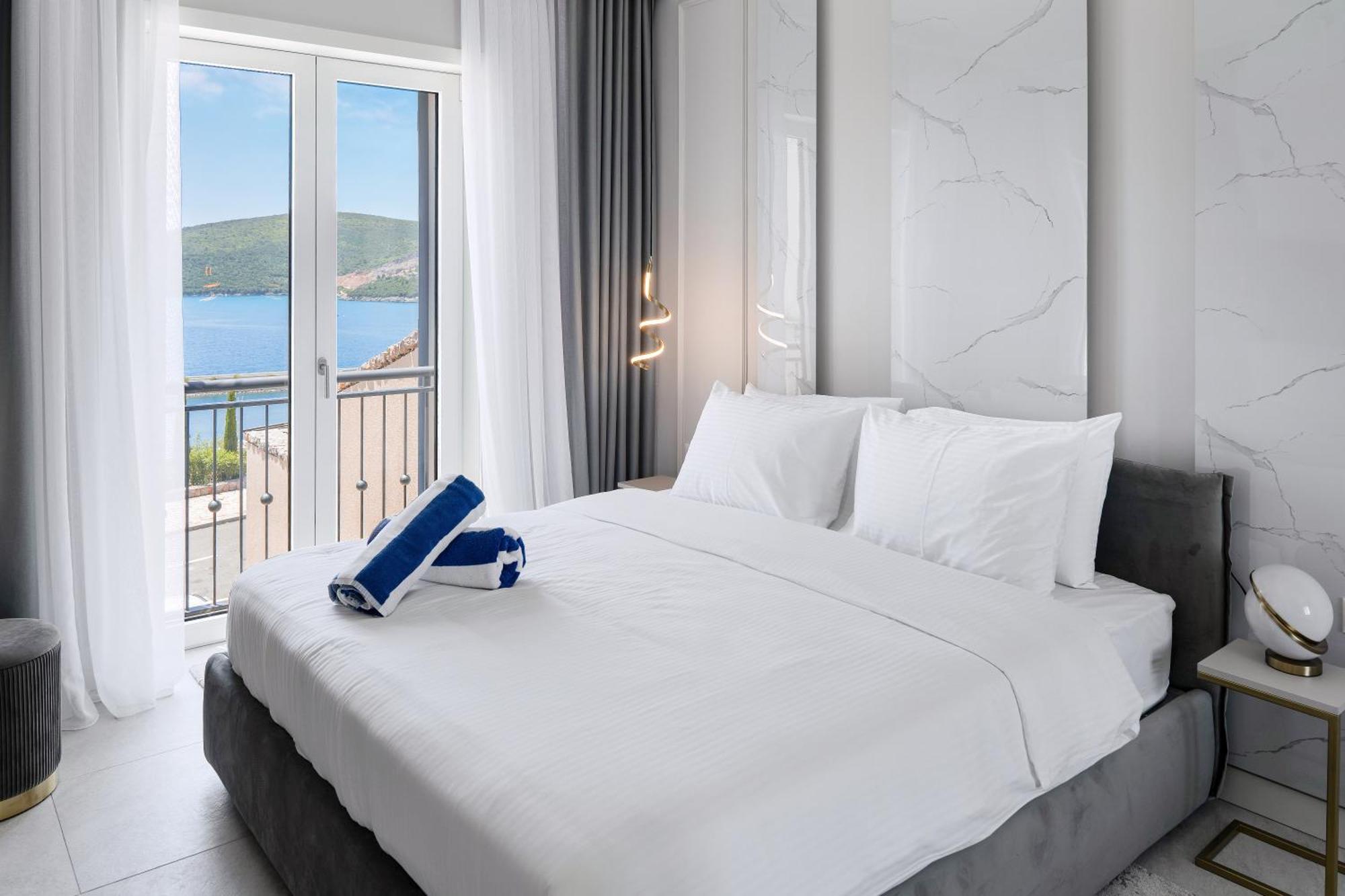 Ferienwohnung Lustica Bay Tivat Exterior foto